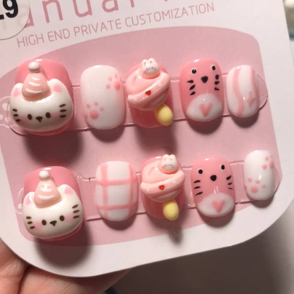 Hand-made press-on nail (brand new, size small) - Picture 1 of 3